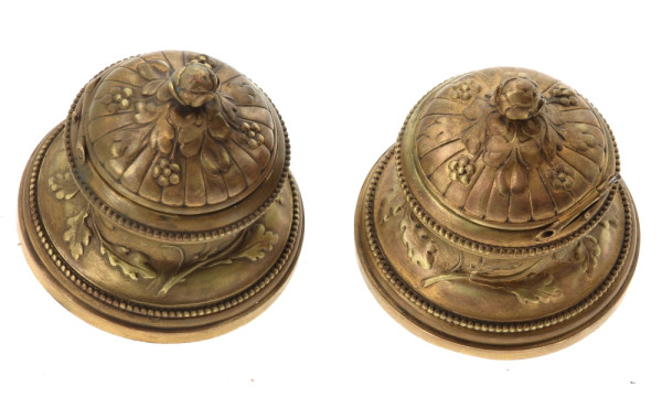 Deux encrier en bronze fin XIXème, manqu