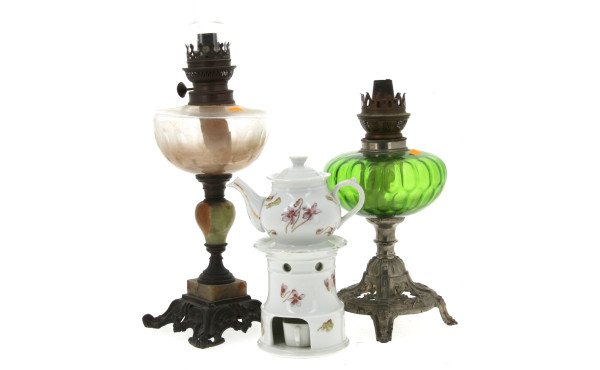 Deux lampes à pétrole anciennes dont une