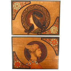 Deux panneaux en bois pyrogravé et peint