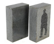 Deux blocs rectangulaires en granit poli