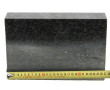 Bloc de granit rectangulaire à décor pol