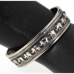 Deux bracelets joncs ouverts en argent, 