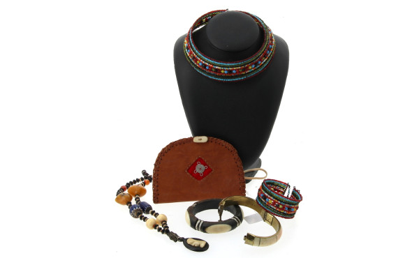 Lot de bijoux ethniques dont Afrique : 2