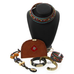 Lot de bijoux ethniques dont Afrique : 2