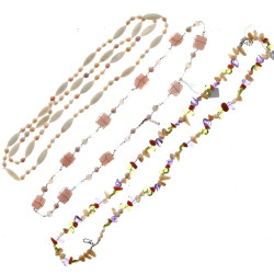 Lot de 3 sautoirs : 1) nacre et perles d