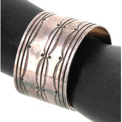 Bracelet jonc ouvert en argent, travail 