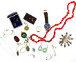 Lot de bijoux fantaisie, montres et dive