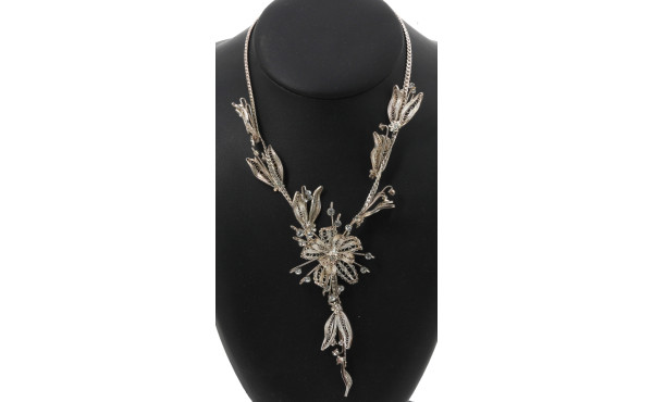 Collier en métal et strass à décor flora