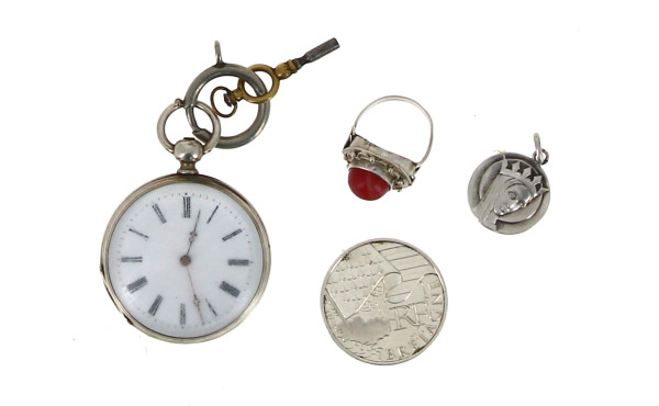Petit lot de bijoux et pièce en argent :