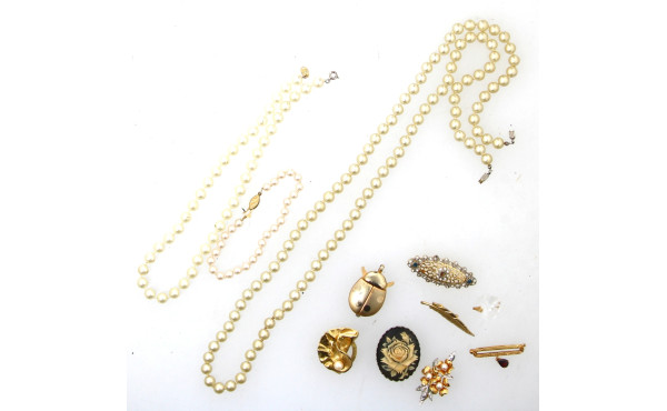 Lot de bijoux fantaisie : sautoir, colli