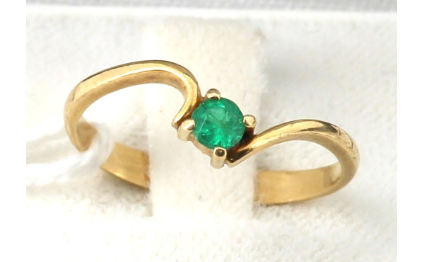 Petite bague en or jaune 18 carats, sert