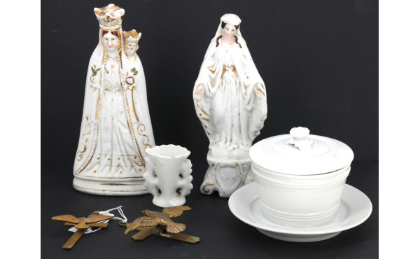 Deux Vierges XIXème en porcelaine blanch