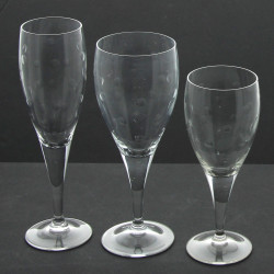 Eléments de service de verres à pied en 