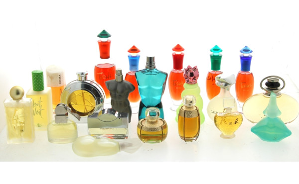 PARFUMS - Lot de 21 flacons sans BO avec