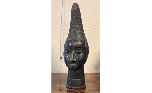 BENIN - Tête de reine en bronze portant 