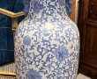Grand vase en porcelaine décor blanc ble