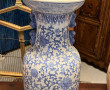 Grand vase en porcelaine décor blanc ble