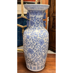 Grand vase en porcelaine décor blanc ble