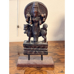 Sculpture en bois figurant une déesse in