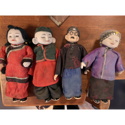 4 poupées chinoises ou tibétaines en por