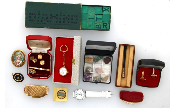 Lot comprenant 2 briquets vintages, un f