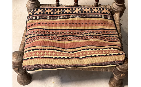 Fauteuil bas afghan avec coussin kilim