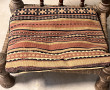 Fauteuil bas afghan avec coussin kilim