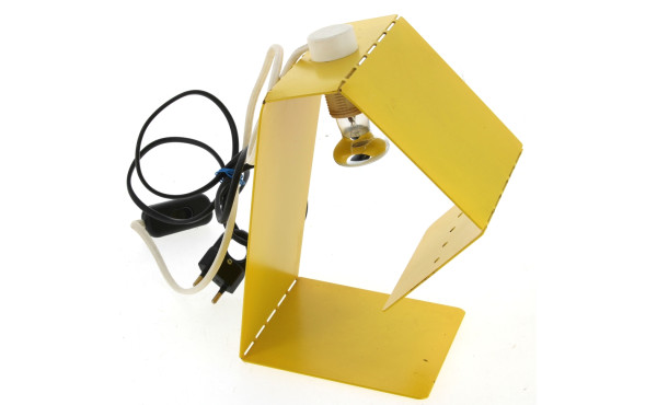 Lampe design TERUKI en métal laqué jaune