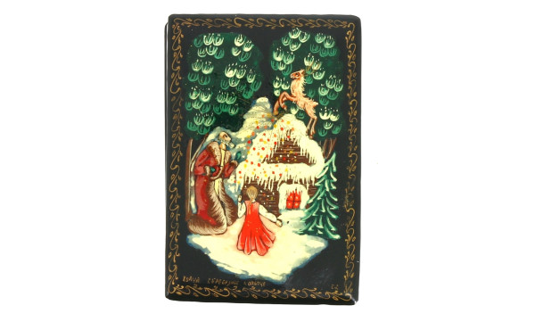 Petite boite laquée à décor polychrome d