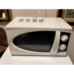 Micro ondes Bluesky peu servi
