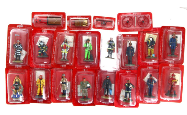 POMPIERS - Lot de figurines en plomb éta