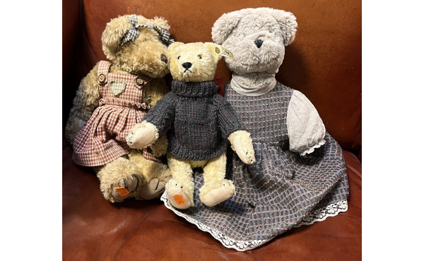 3 ours en peluche dont un Steiff, 22, 26