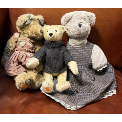 3 ours en peluche dont un Steiff, 22, 26