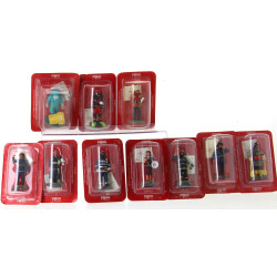 POMPIERS - Lot de diverses figurines en 