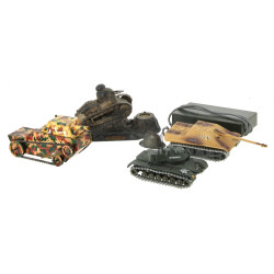 Encrier en forme de char en métal compos