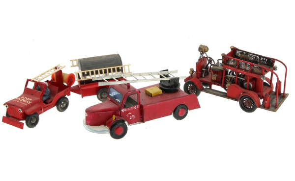 3 véhicules de pompiers en tôle L. 20 à 