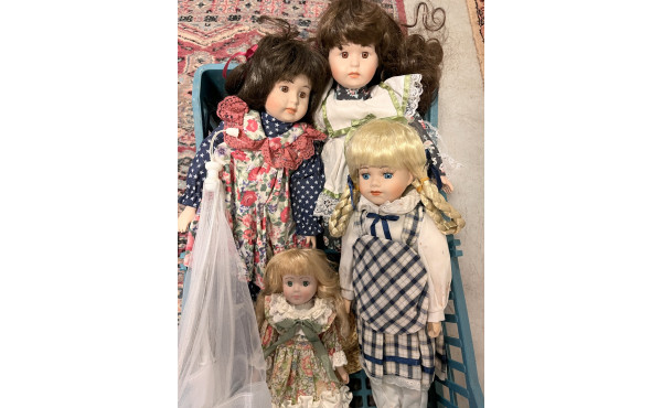 Lot de poupées modernes têtes porcelaine