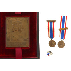 Lot comprenant 2 réductions de médaille 