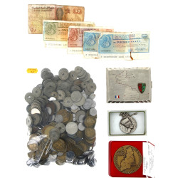 Lot comprenant un vrac de monnaie essent