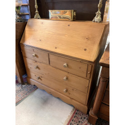 Bureau de pente en pin, un abattant et 5