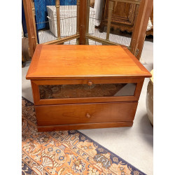 Meuble bas de TV ouvrant à un abattant v