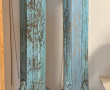 Paire de colonnes en bois sculpté patiné