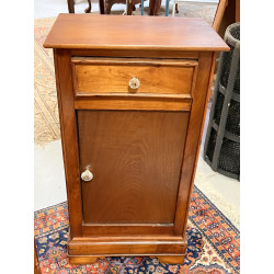 Chevet ancien en bois fruitier ouvrant à