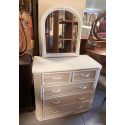 Commode en rotin peinte en blanc et un m