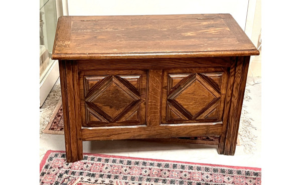 Petit coffre en châtaignier (qq sauts de