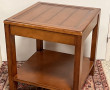 Petite table teinte merisier, 55 x 49 x 