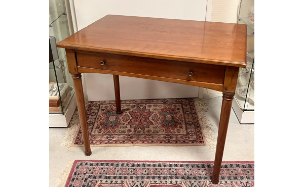 Petite table bureau en merisier, ouvrant