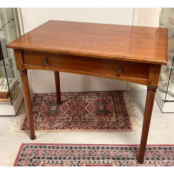 Petite table bureau en merisier, ouvrant