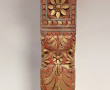 Colonne en bois sculpté polychrome, INDE