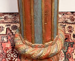 Colonne en bois sculpté polychrome, INDE
